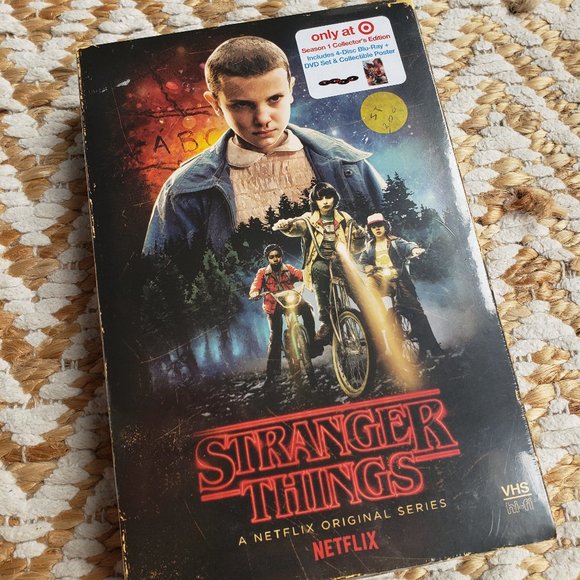 Stranger Things Season 1 Collector's Edition NEW! - Picture 3 of 10